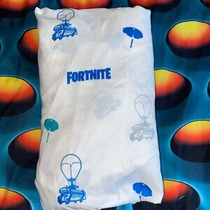 *Fortnite*Full-Sized Fitted Sheet--White/Blue